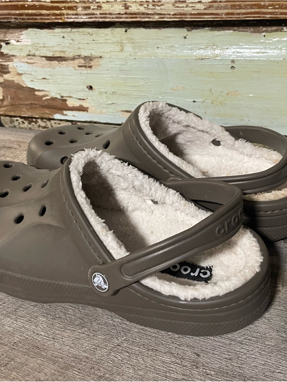 CROCS Kids Lined Clog in Taupe with White Sherpa